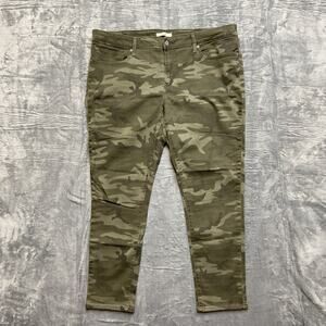 Levi's 711 Skinny Camo Skinny Pants Women's Size W34 Green Canvas